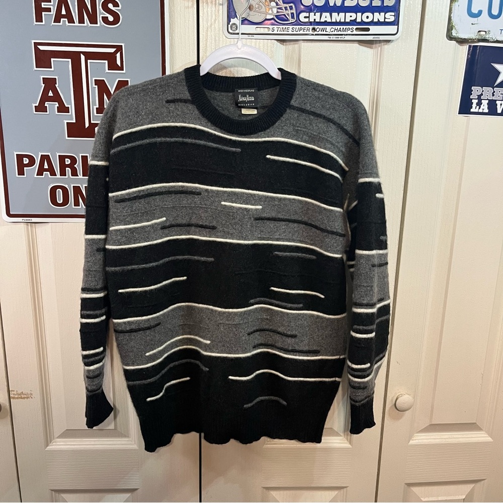 Neiman Marcus Men's Crewneck Sweater in Black and Gray